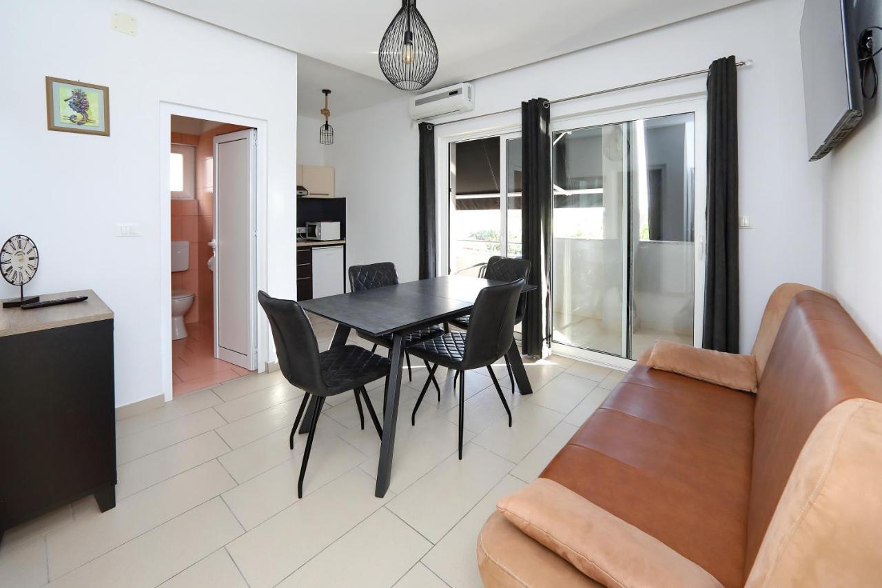 Apartments Neli 比比涅 外观 照片