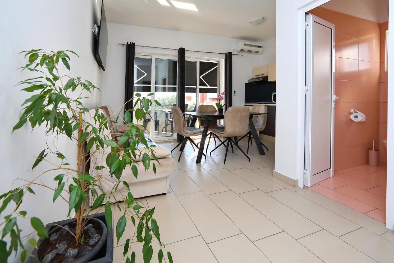 Apartments Neli 比比涅 外观 照片
