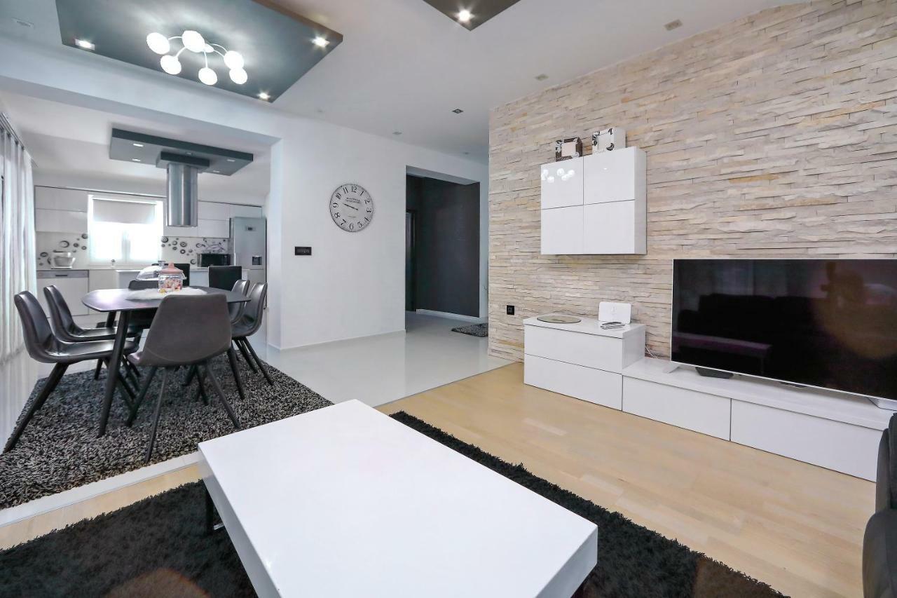 Apartments Neli 比比涅 外观 照片