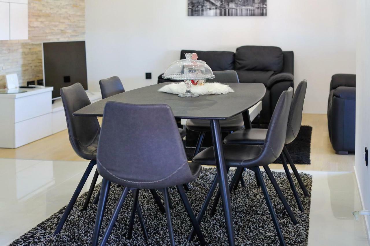 Apartments Neli 比比涅 外观 照片